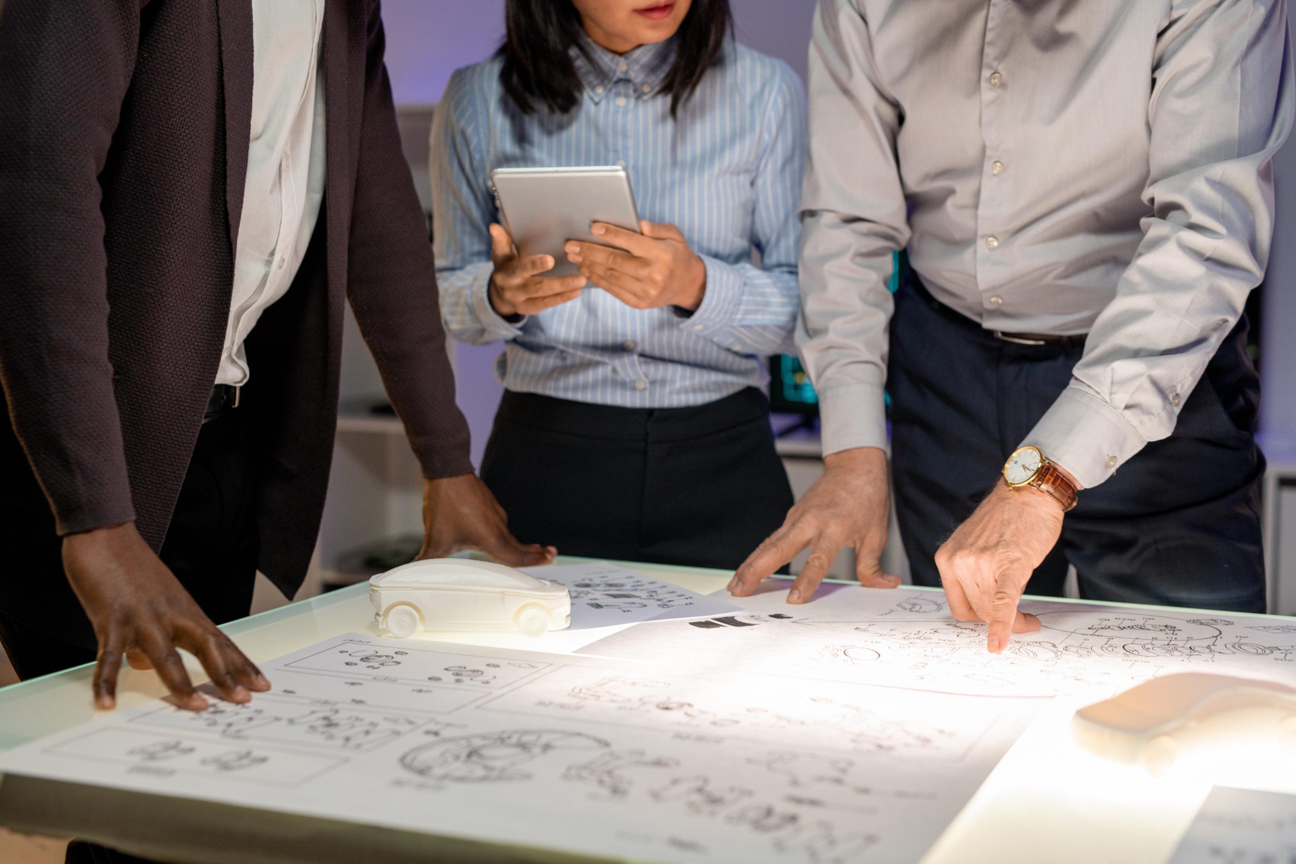 discussing-innovative-solutions